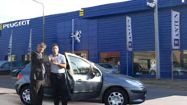 Plan Gobierno: Antún Peugeot entregó el primer 0 km de la marca. ¿Funciona esto?