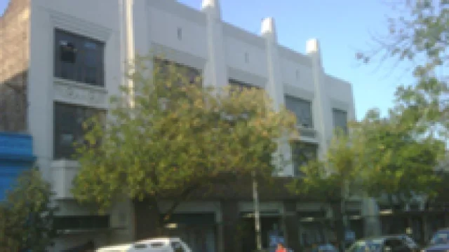 Tarjeta Naranja compró la ex Feigin para ampliar “La Fábrica”