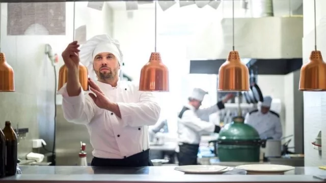 El negocio de los fogones fantasma que enamora al delivery y aterroriza a los vecinos 