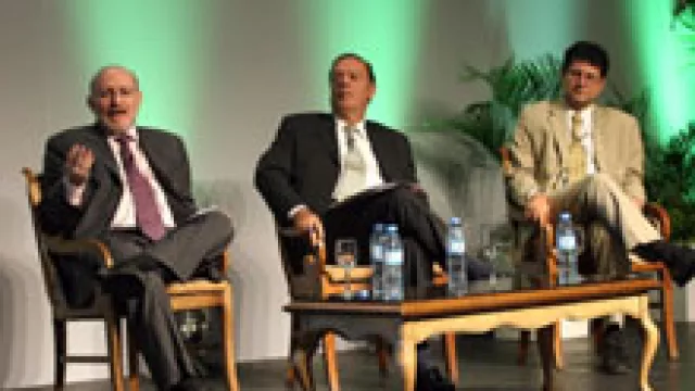 Los economistas traen buenas y malas noticias (tocamos el fondo, pero falta lo peor)