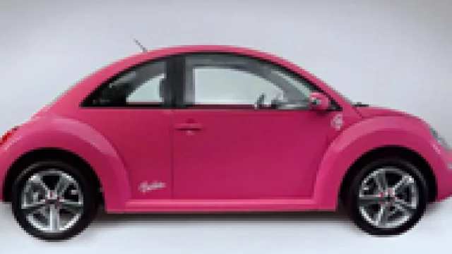 Furor Barbie. Ahora también el New Beetle