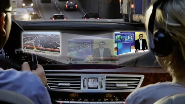 Sistema Splitview de Mercedes Benz