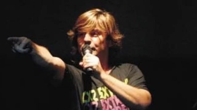 "Tengo un ticket para trasnochar, me dijeron que no hay nada igual"...