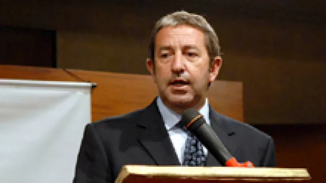 Material para humoristas: Cobos presidirá hoy la Argentina.