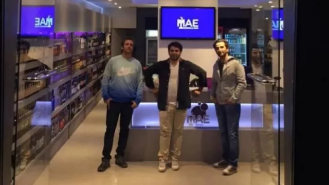 Hermanos Toutouchian.