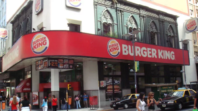 Burger King y Personal revolotean por 27 de Abril y Vélez Sársfield