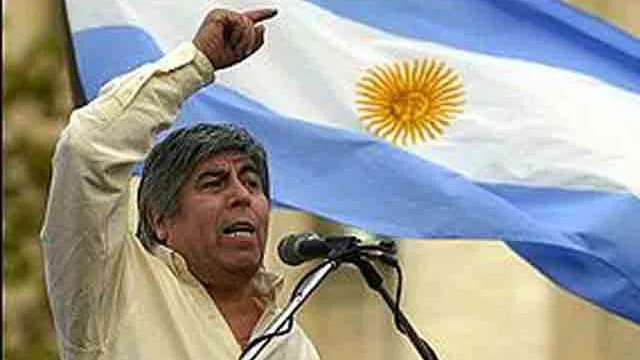 Frecuencia Moyano quiere salir al aire.