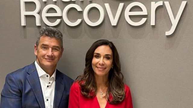 Hair Recovery, una máquina de poner pelo: 35 clínicas y 400 trasplantes al mes (4 centros en Córdoba)