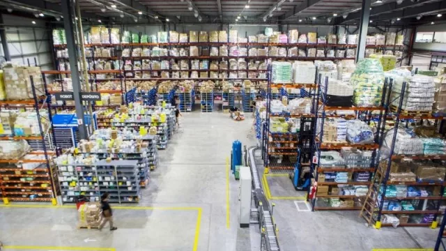 El centro de distribución de Droguería Cofarsur con 18.000 ítemes en 6.000 m2, operando al 40% de su potencial.