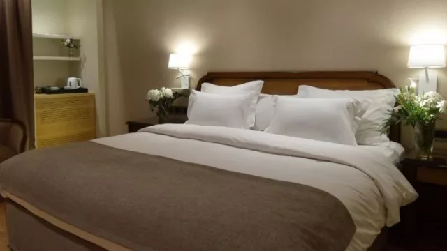 Ahora podés tener las sábanas, las toallas y hasta las batas del Windsor en tu casa (una king de 180 hilos por $ 14.750)