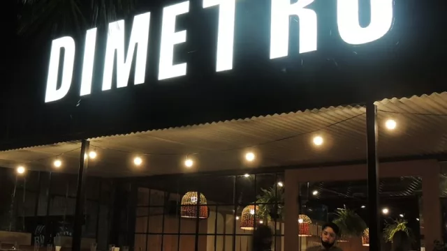 Llega Di Metro, el lugar donde la pizza, el lomo y la mila se venden por metro (y un misil de cerveza de dos litros)
