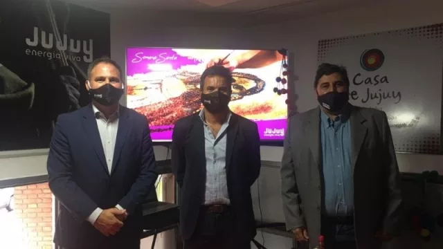 Diego Valdecantos, secretario de Turismo de Jujuy; Federico Posadas, ministro de Cultura y Turismo de Jujuy; y Alberto Cura, director de la Casa de Jujuy en Córdoba.