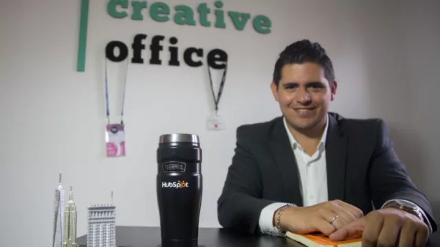 Subiendo escalones: Drew fue reconocida como Platinum Partner de HubSpot