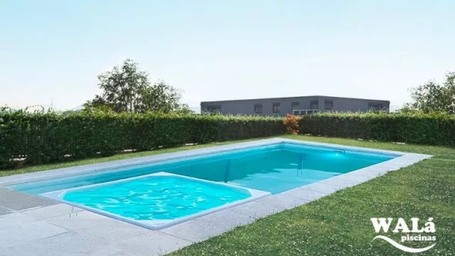 Uno de los modelos de la línea Spa (de 9 metros de largo) incluye un jacuzzi en su interior.