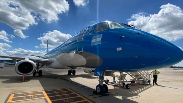 Se empieza a despedir Austral: ya está el primer Embraer E-190 pintado como Aerolíneas Argentinas (en FAdeA)