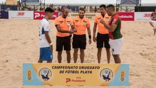 En la arena también hay que ser rápidos (arrancó la Copa PedidosYa de Fútbol Playa)