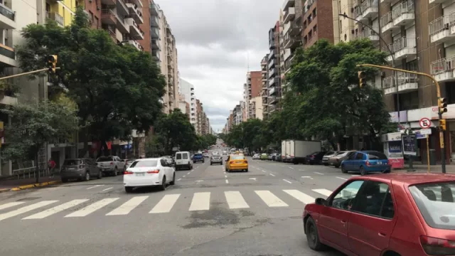Desde esta esquina hasta el Puente Maipú: así se extenderán los canteros sobre Bv. San Juan y Maipú.