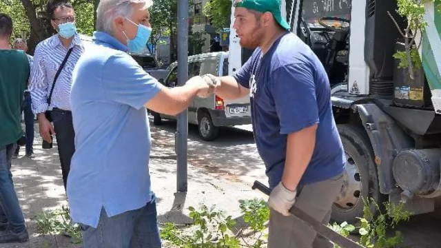 Trabajos de revalorización del cantero central de Bulevar Chacabuco
