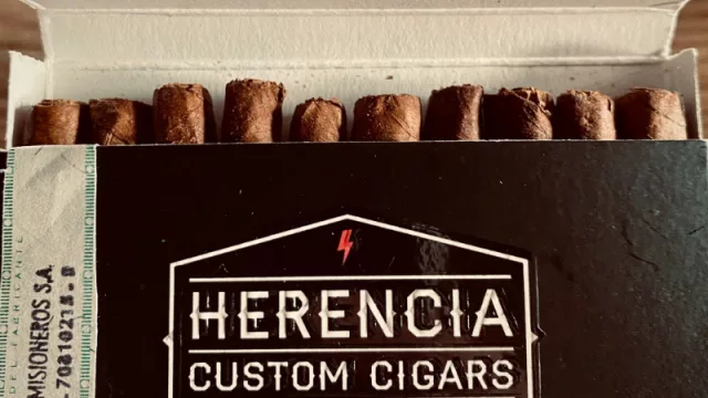 Sí, en nuestro país también se elaboran puros, y encima, perfumados en Malbec