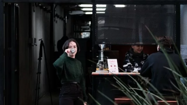 ¿Cafetería o bicicletería? ¡Las dos cosas! (Mientras te tomás un café, te arreglan la bici)