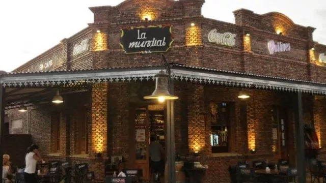 “La mundial”: una vermutería, tipo bodegón, en la puerta de entrada a Sierras Chicas
