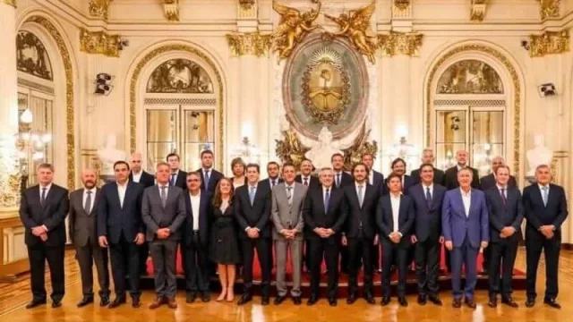 El presidente se reúne con el gabinete federal y con gobernadores del Norte Grande