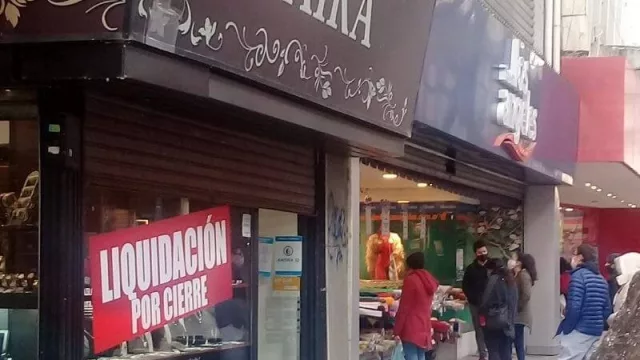 Radiografía del comercio cordobés post cuarentena: 2.814 bajaron sus persianas y hay un  21,9% de desempleo