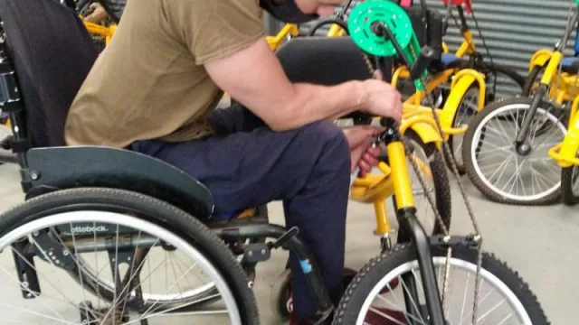 Super Adaptados: la primera fábrica de bicicletas para personas con discapacidad motriz duplicó su producción durante la pandemia 