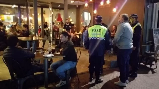 Nueva modalidad: los salones de fiestas tucumanos abrieron sus puertas como bares 