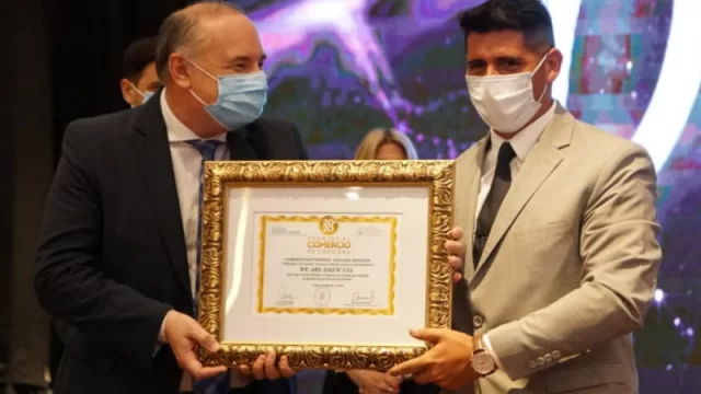 Accastello y su equipo entregaron los Premios al Comercio Manuel Belgrano 2020 (primer ceremonia presencial de premiación)