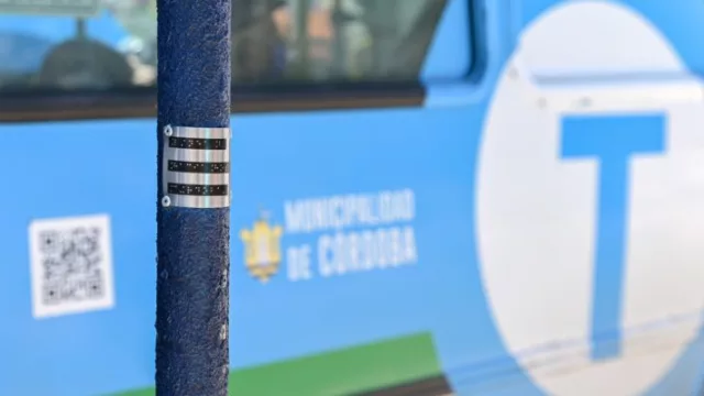 Tamse completó la instalación de placas de braille en todas sus paradas
