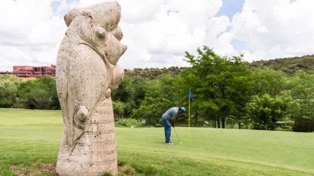 El campo de golf de 9 hoyos, una de las amenidades centrales de Pueblo Nativo.