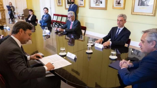 Eurnekian siempre gana: logra extender por 10 años más la concesión de AA2000 que vencía en 2028 (¿había algún apuro?)