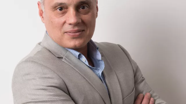 “El trabajo ha muerto”: el libro que invita a empresas y personas a actuar para evitar las crisis (por Adrian Gilabert)