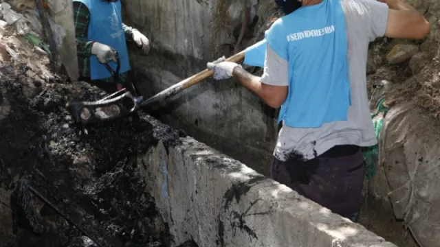Limpian un desagüe que llevaba más de 12 años tapado de basura