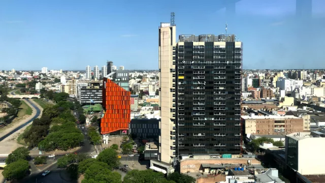 Otra vista de la ciudad desde el piso 17, la mitad de la Torre Capitalinas.