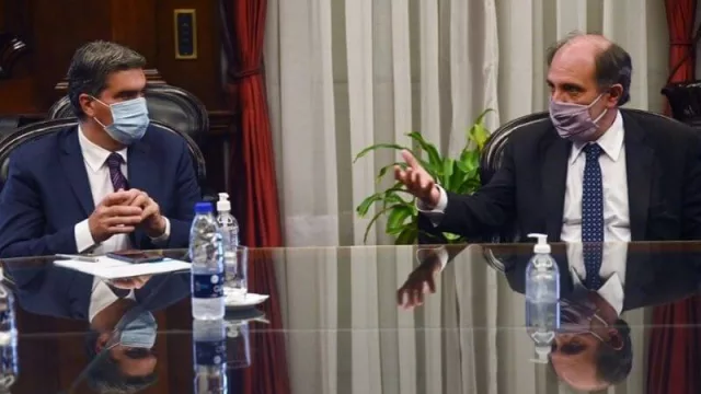 Hecker y Capitanich analizaron instrumentos financieros para economías regionales