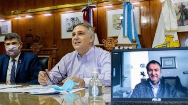 Llaryora y Schiaretti inauguran la llegada del gas natural a la empresa Pontevedra SA 