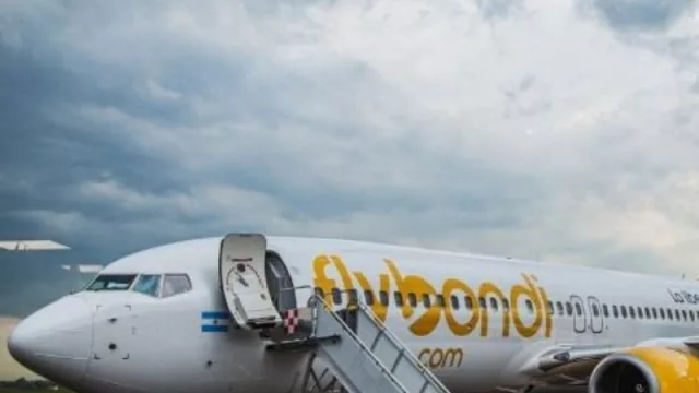 JetSmart acepta volar desde Ezeiza, pero Flybondi dice: “El Palomar o nada”