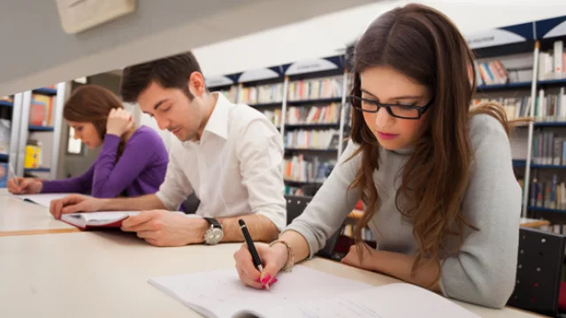 Defiende que psicología y abogacía sean las carreras más demandadas y explica...