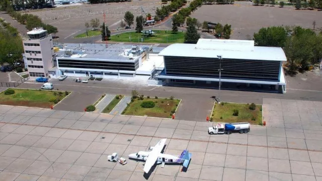 Desde el lunes 19 habilitan los vuelos, micros de larga distancia y el tren a Neuquén 