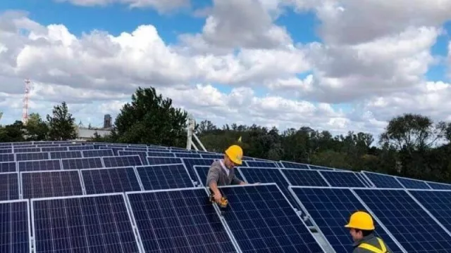 Iris Energía ya instaló 25 sistemas solares en el país (empezar a generar luz solar domiciliaria cuesta desde US$ 2.000)