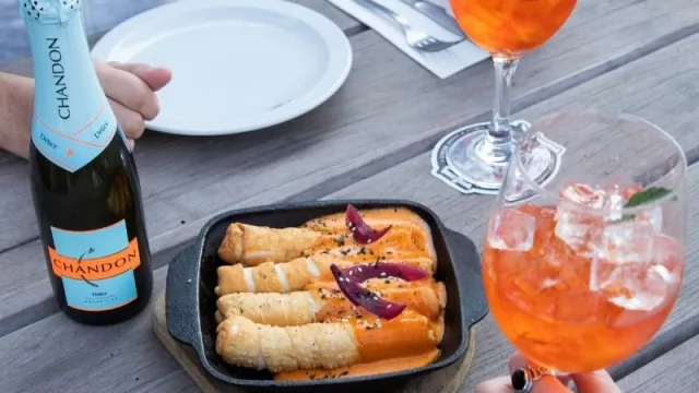 Se viene la primavera y Johnny B. Good te invita a festejar (combos exclusivos, un happy hour que dura hasta el cierre y más) 