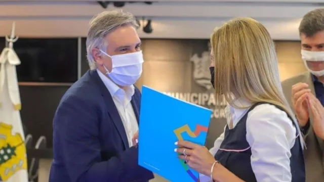 Día del Maestro: Llaryora anunció la construcción de 34 aulas para jardines y escuelas municipales