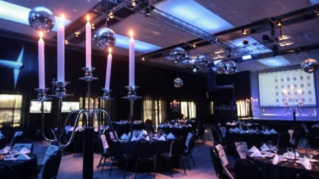 Alto Botánico con luz verde para celebraciones (con protocolo de restaurante) de 60 a 150 personas