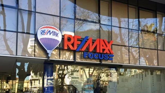 Re/Max dice que no cierra y sigue operando con normalidad