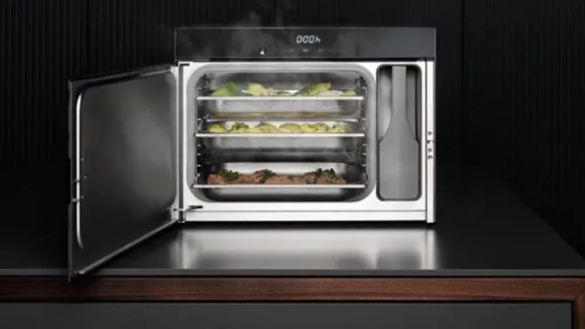 Los hornos combinados pueden cocinar hasta 3 platos en simultáneo , sin traspaso de aromas.  Es eléctrico y se instala en cualquier lugar.