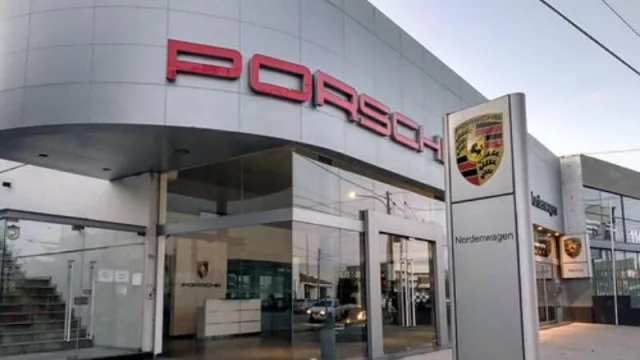 Así lucía el Porsche Center a pleno hace años en Mendoza, en el ingreso a Palmares Open Mall.
