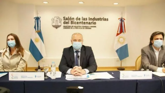 De izq. a der.: Alejandra Barbero, secretaria de Parques Industriales, Eduardo Accastello, ministro de Industria, Comercio y Minería y Fernando Sibilla, secretario de Industria durante el Foro.