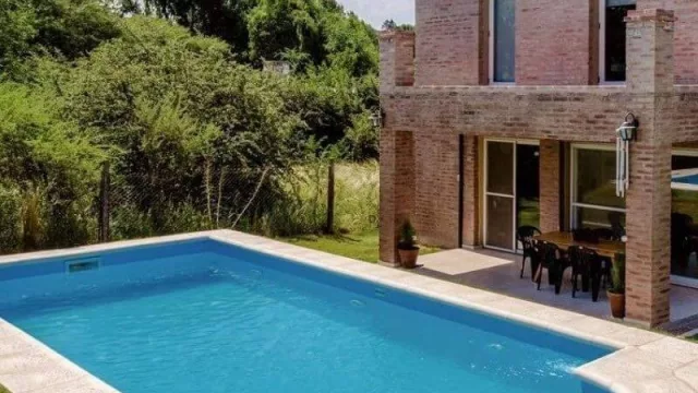 Boom de ventas de piscinas: “Estamos un 40% arriba de un año normal”, dice Piccini (estrena planta de pisos térmicos)